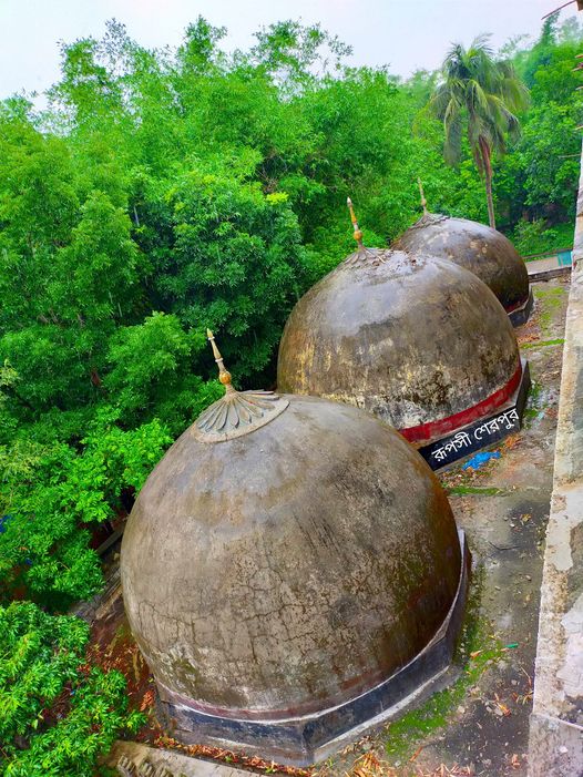 শাহী বারো দুয়ারী জামে মসজিদ গুম্বজ