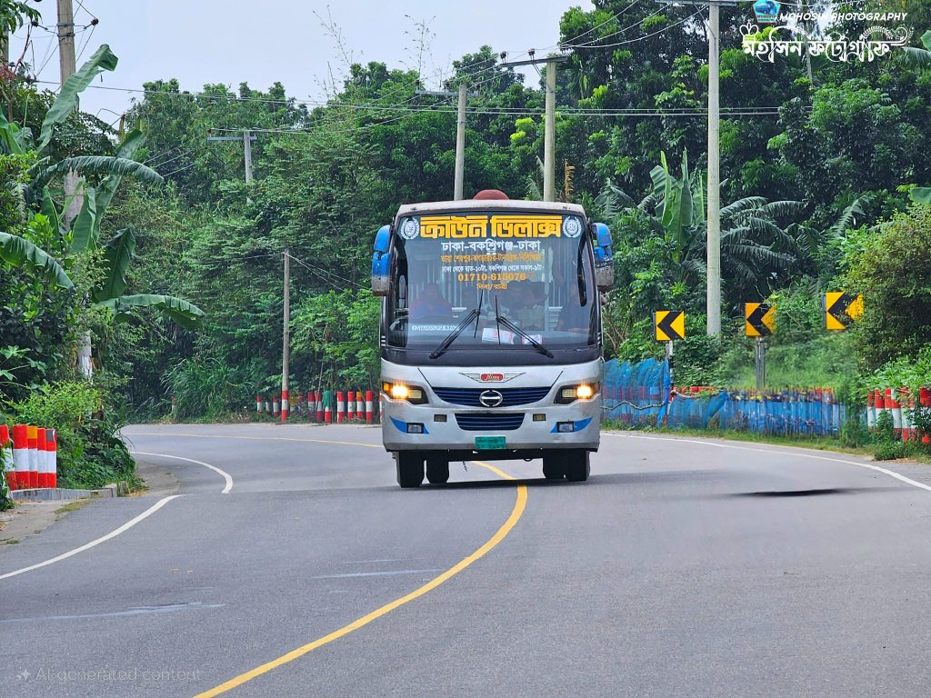 বকশীগঞ্জের ক্রাউন ডিলাক্স বাস
