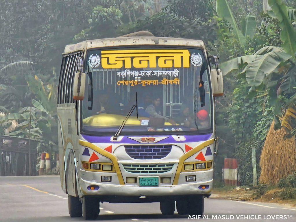 সানন্দাবাড়ী ও বকশীগঞ্জের জননী এন্টারপ্রাইজ বাস