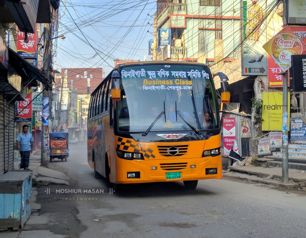 ঢাকা টু ঝিনাইগাতী বাস নিয়মিত শেরপুর হয়ে চলাচল করে