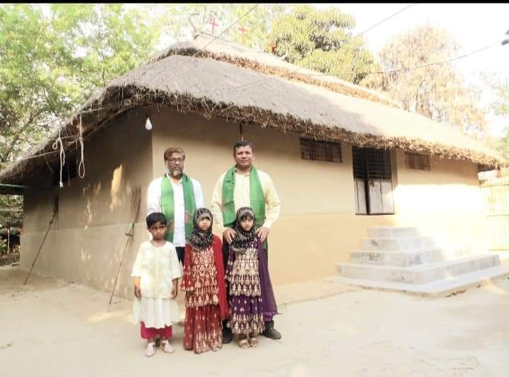 হর্ষপ্রিয় বাবুদের আটচালা মাটির ঘর