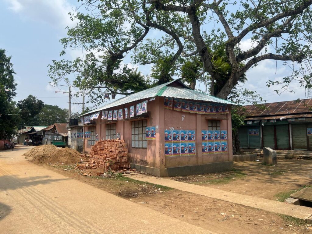 মৃত্যুর প্রহর গণনায় নওজোয়ান মাঠের সাক্ষী শতবর্ষী বটবৃক্ষ